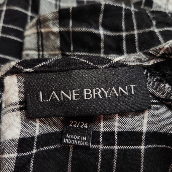 Lane Bryant black & white plaid blouse with lace shoulder & sleeve Sz 22/24 - Picture 4 of 10